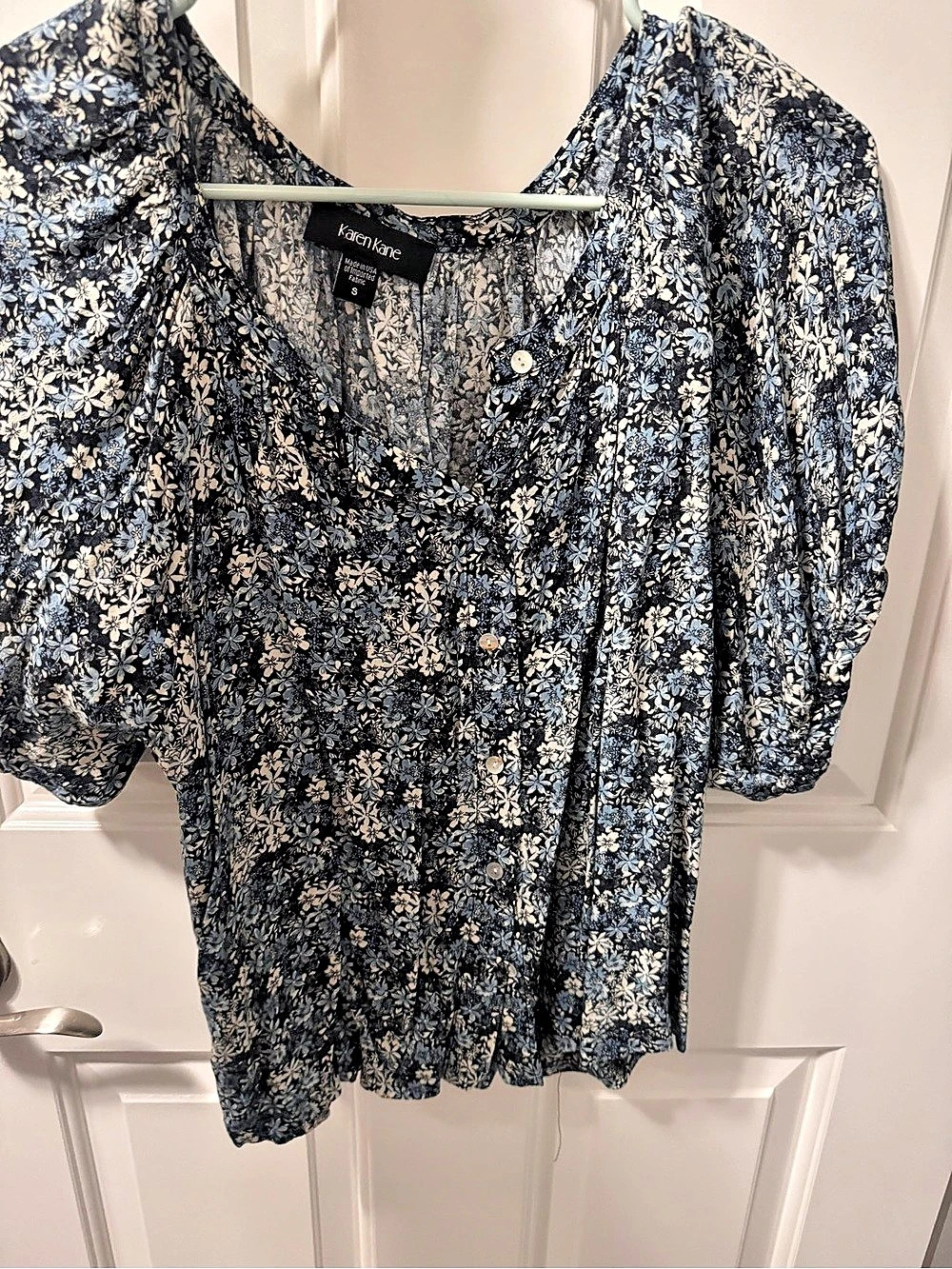 Karen Kane  Floral Blouse in Blue & White Size Medium Like New